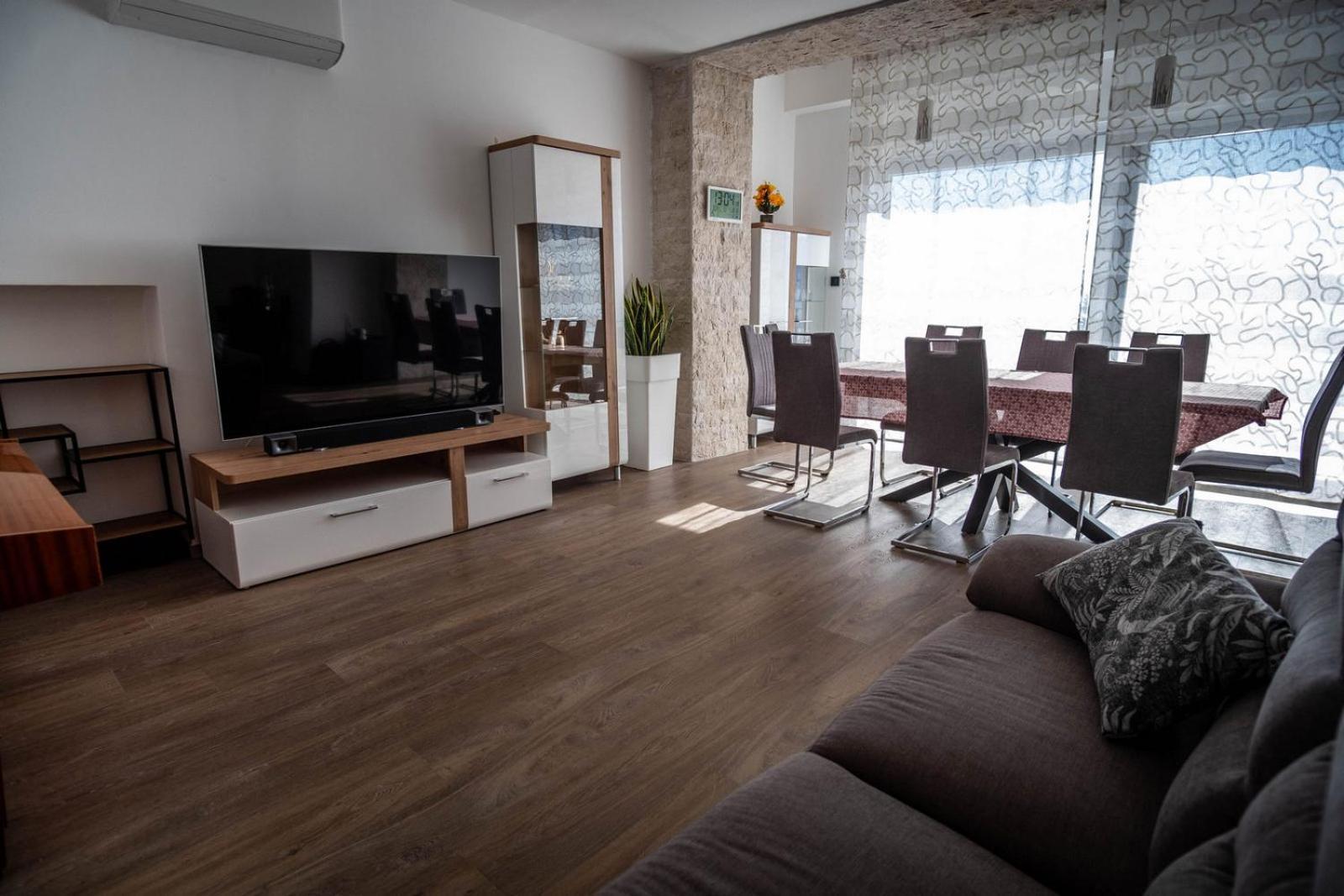 Panorama Apartment *